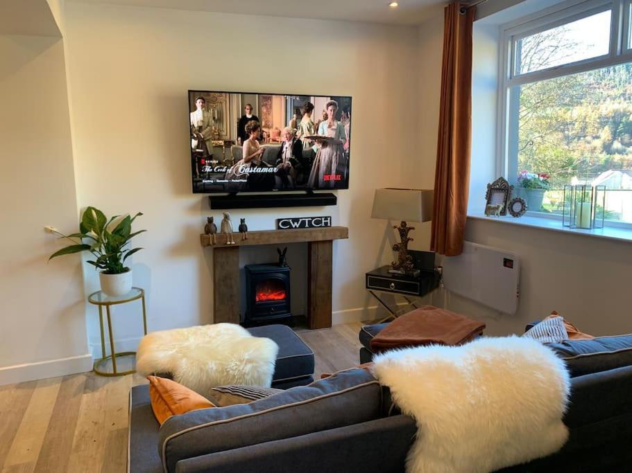 Renovated Miner'S Cottage - Family & Dog Friendly Abertillery ภายนอก รูปภาพ